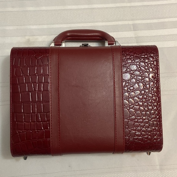 Hardshell Cosmetics Travel Case In Burgundy Croc Print With Center Mirror- Nice! - Picture 2 of 13